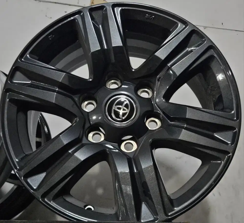 Velg OEM Toyota Hilux DC R17 PCD6x139.7.  4pcs Velg Only Kondisi Bagus
