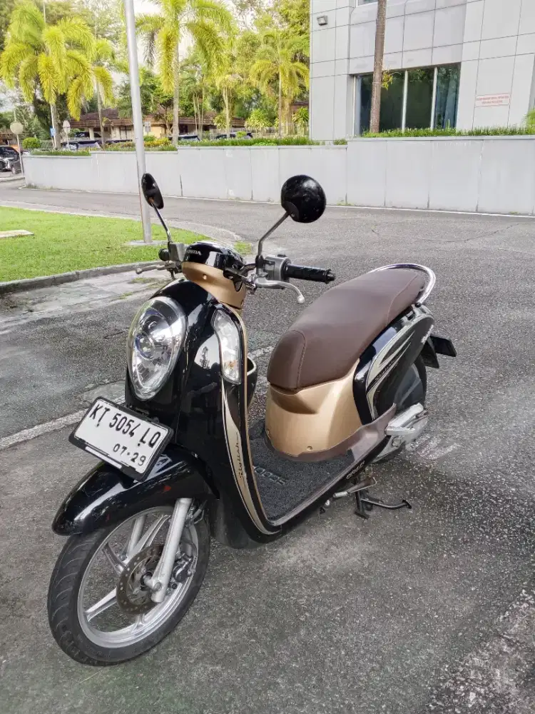 Scoopy hitam terawat
