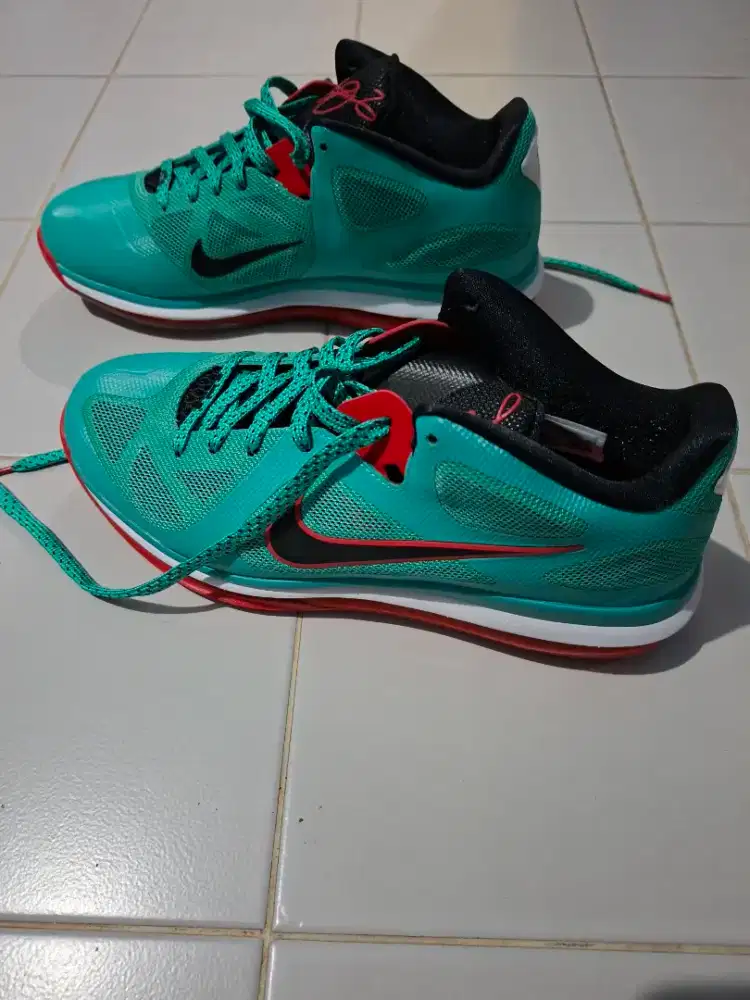 Sepatu basket nike Lebron James