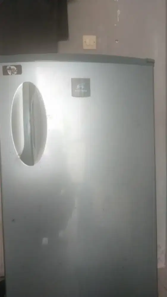 Kulkas bekas merk polytron