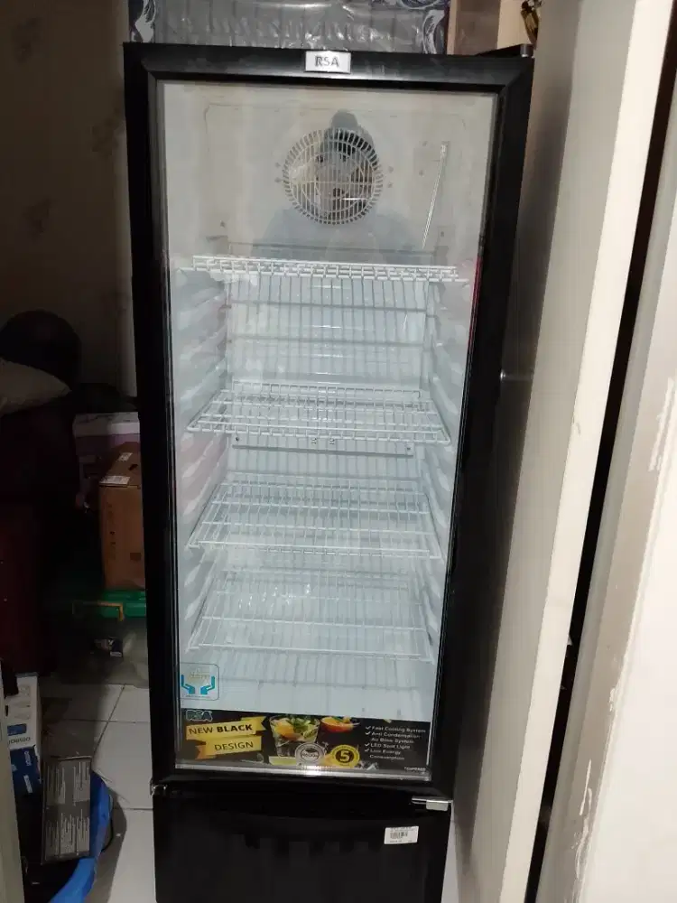 Dijual showcase RSA, Baru pakai 1 bulan