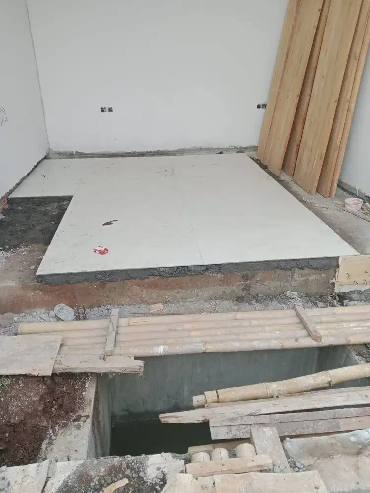 Tukang kramik dan batu alam