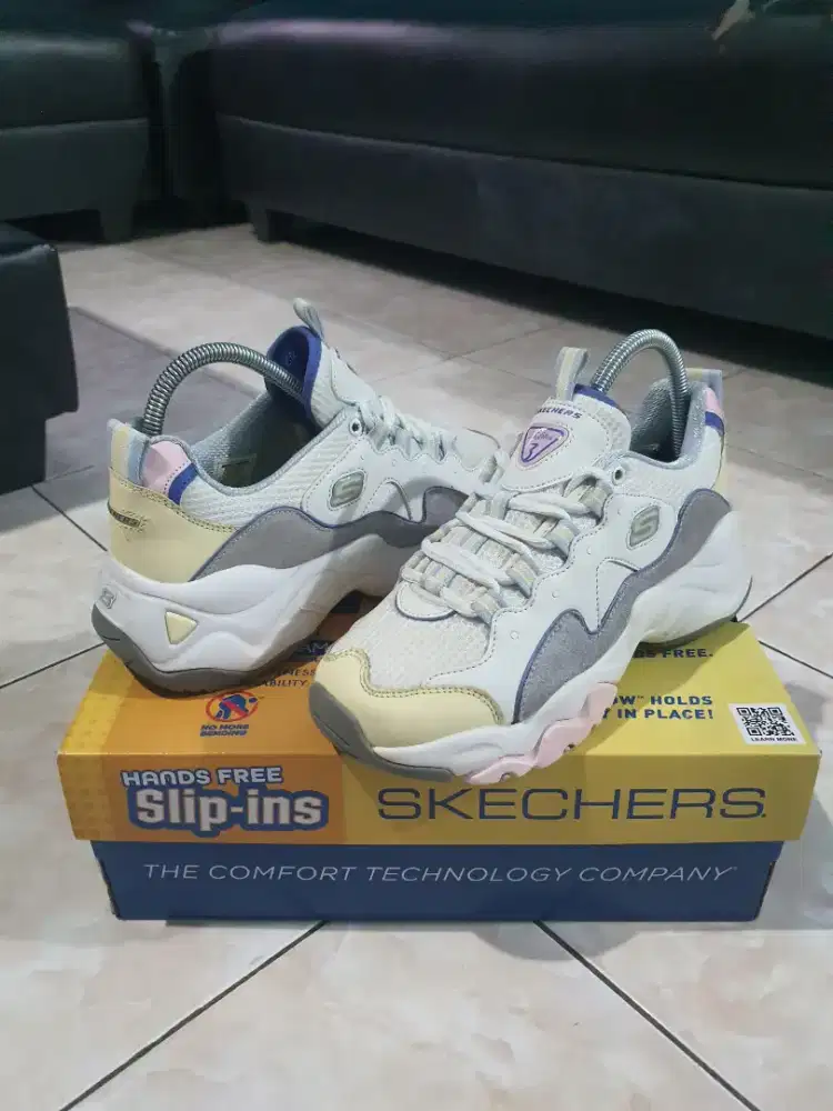 Sepatu skechers