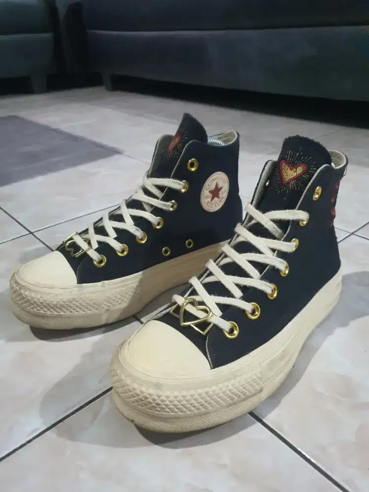 Sepatu converse