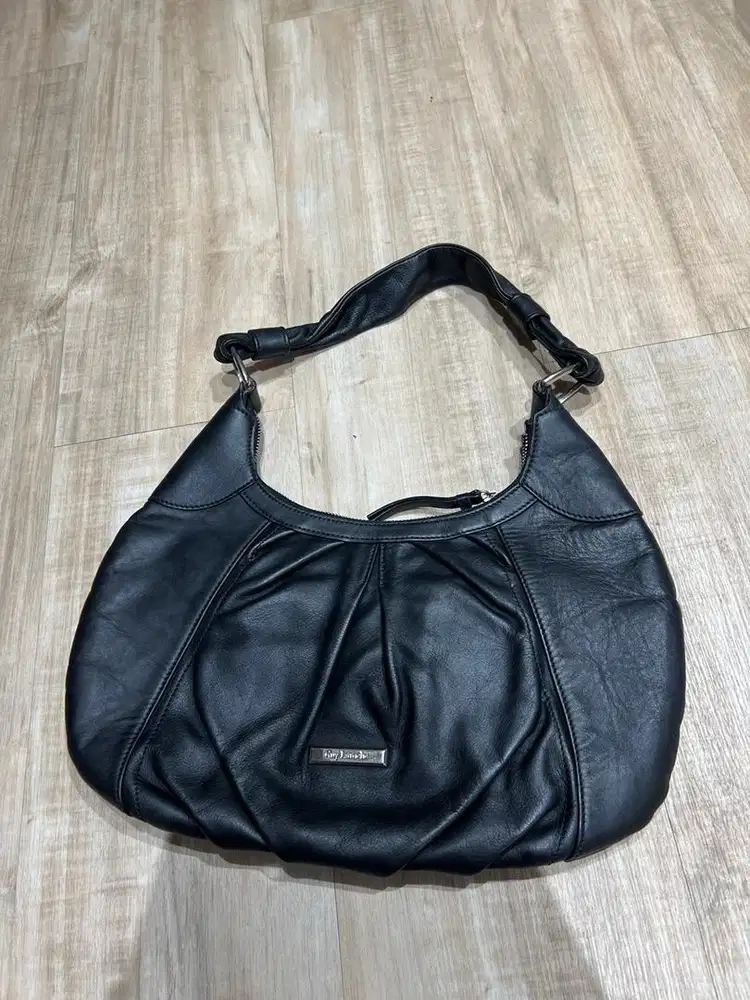 Tas Hitam Guy Laroche
