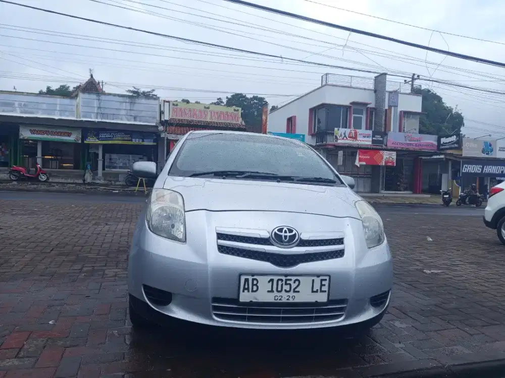 Toyota yaris e mt 2008