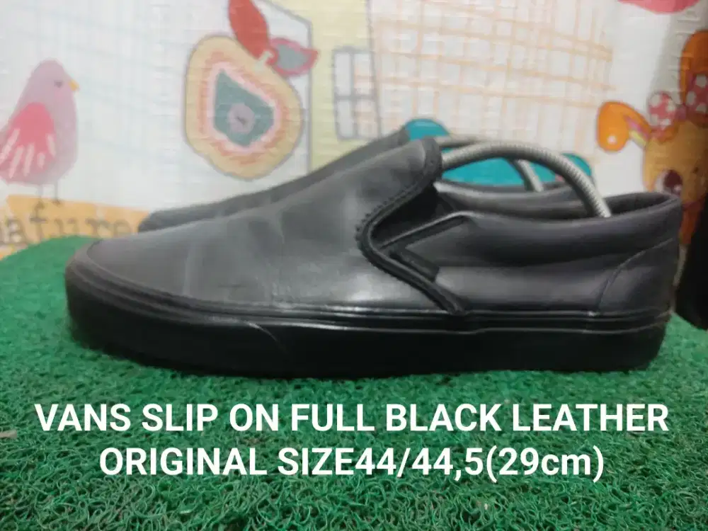 VANS SLIP ON LEATHER FULL BLACK ORIGINAL SIZE44 kndisi joss90% asli