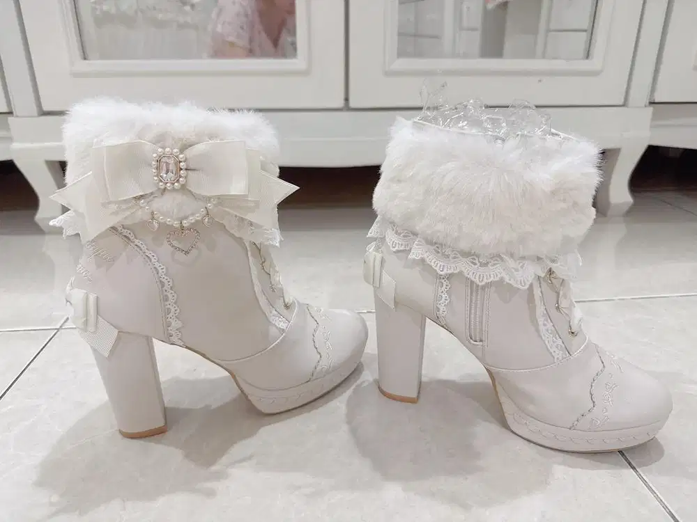 Sepatu  boots lizlisa model terbaru.