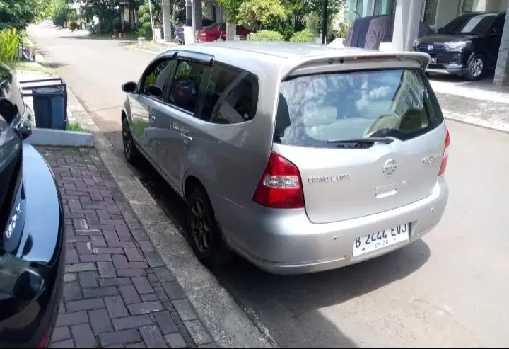 Nissan Grand livina 2010 Bensin