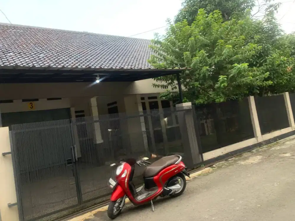 Rumah Terawat Di Pusat Kota Dekat Dengan Pusat Perbelanjaan