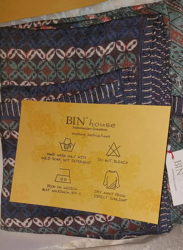 Scarf wanita bin house