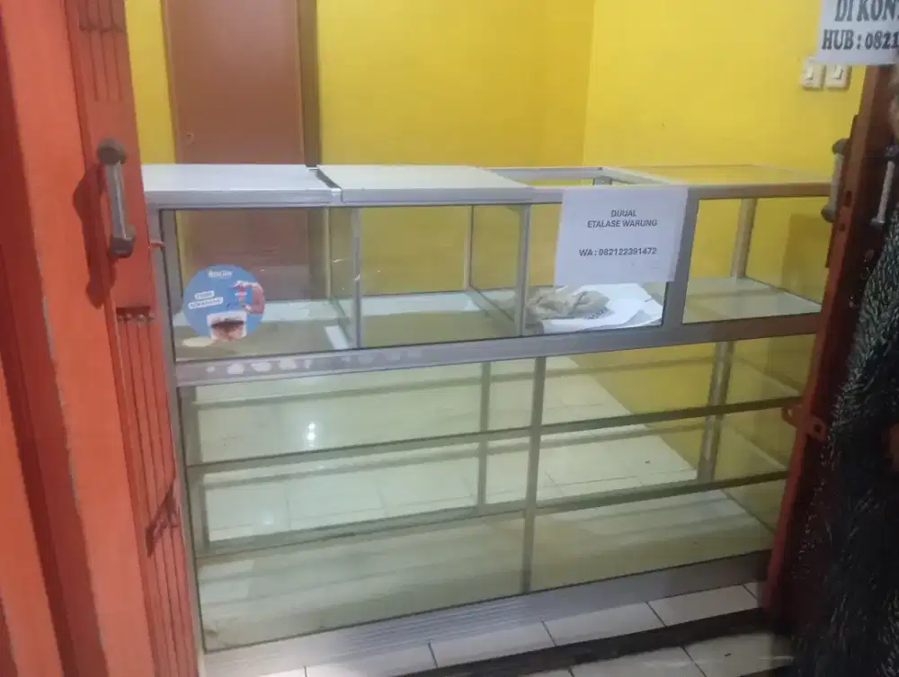 Etalase untuk dagang
