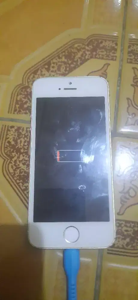 jual aja i phone 5S,Lama gk dipake di cas gak naek bgtu aja.Harting