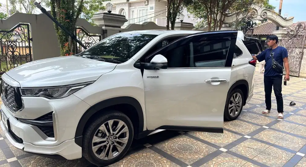 Innova zenix Q 2023 ( type tertinggi)