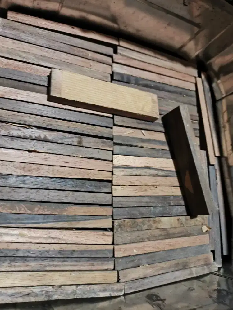 kayu parket batangan 10.3 x 2.5 x 0.9 cm BORONG 1300 PCS