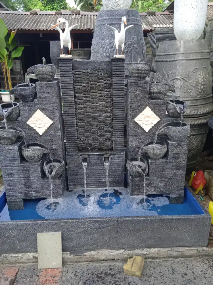 Kolam ikan // kolam akuarium // ornamen kolam airancur