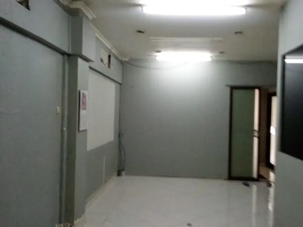 Ruko 3 Lantai Siap Huni Akses Mudah Lokasi Srategis di Senayan - Jakarta Selatan