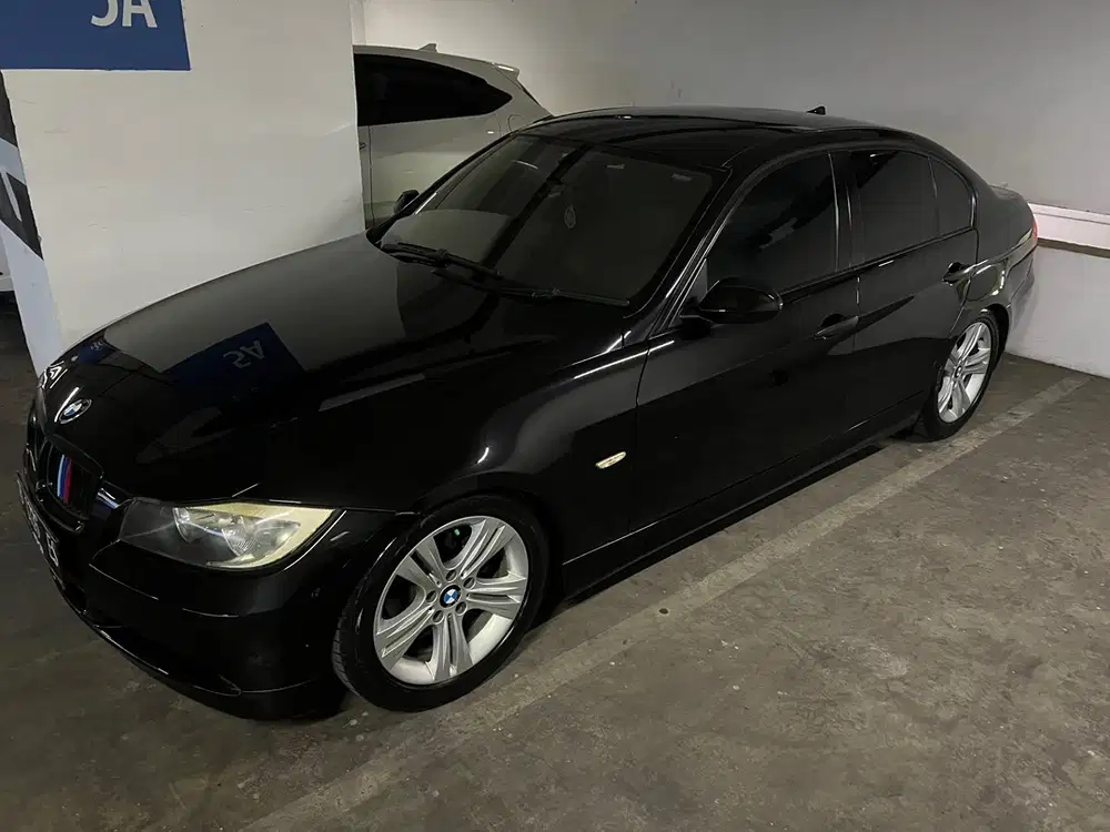 BMW 320i 2005 Bensin