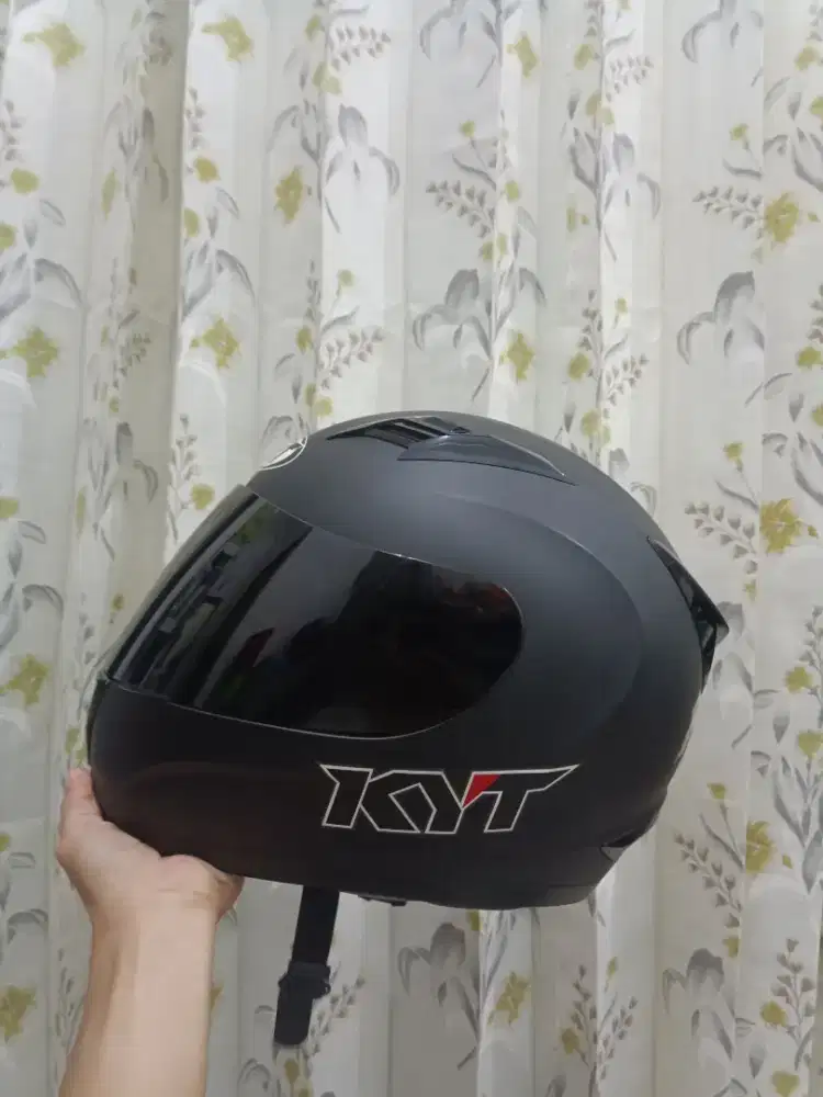 Jual helm R10 kondisi masih bagus
