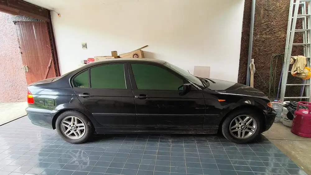 BMW 318i 2003 Bensin