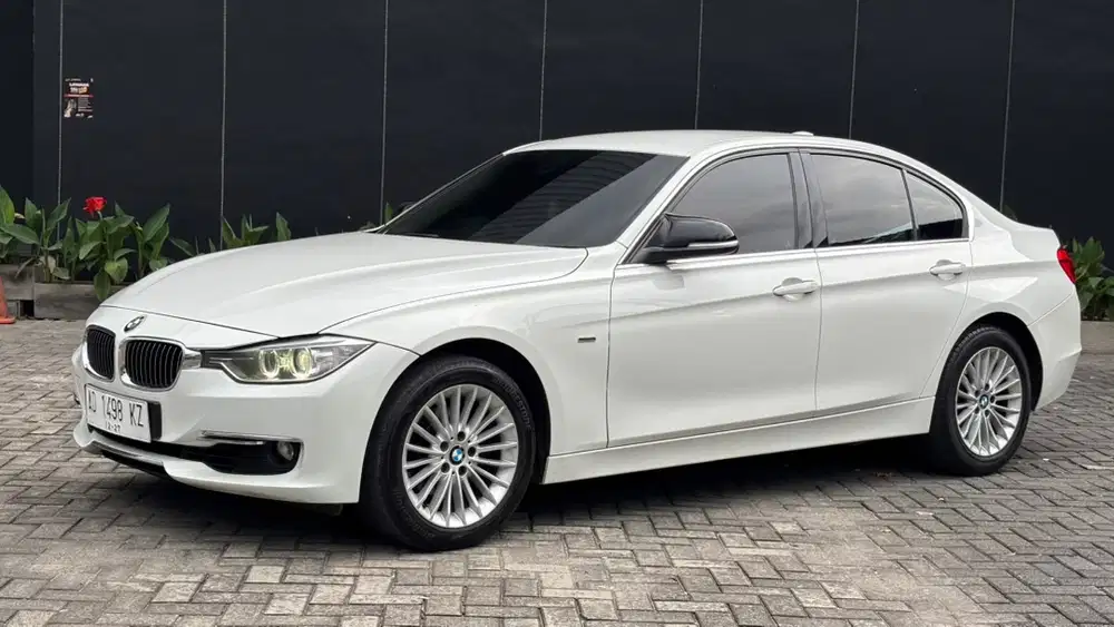 BMW 320i 2015 Bensin