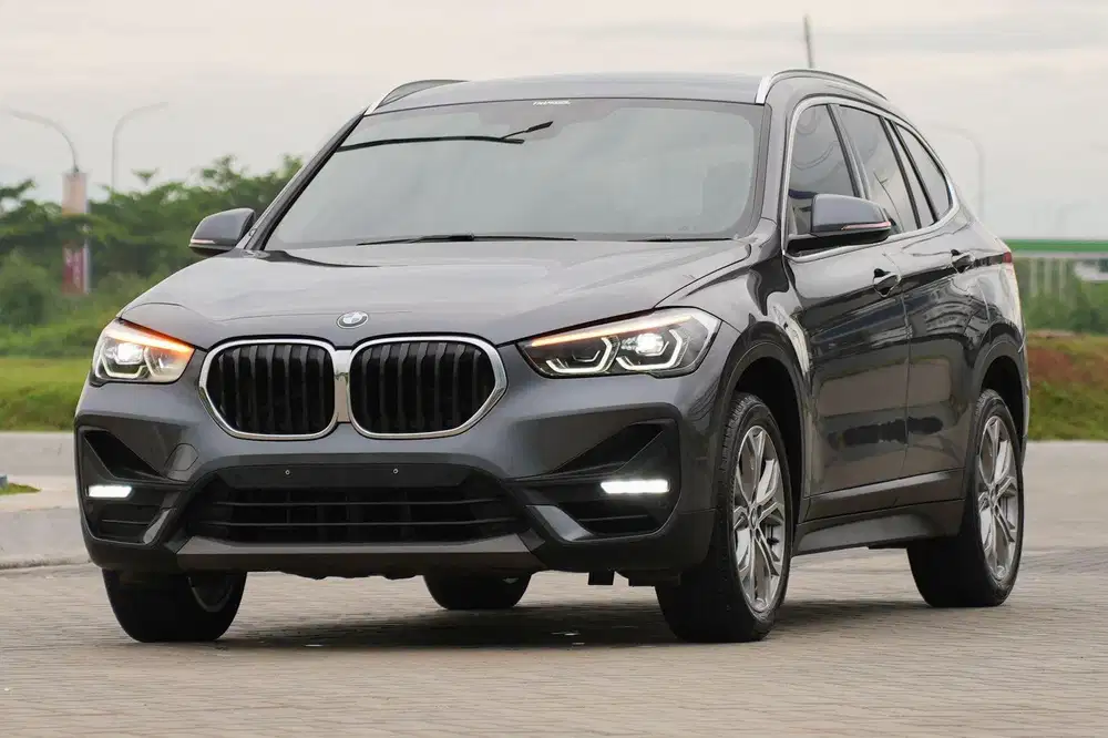 #Young Bo$$! BMW X1 F48 Sport 2021 LCI Facelift Grey c200 x3 cla200