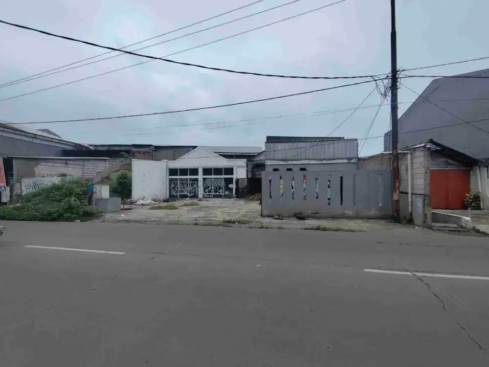 Disewakan 160 jt/thn tanah dan bangunan tempat usaha strategis pinggir jalan Pekayon LT 493 m