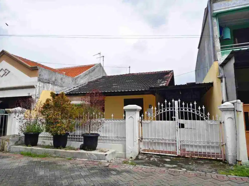 Disewakan Rumah Siap Huni Luas 173m2 di Semolowaru Elok Surabaya dekat Merr & Kampus Untag, Unitomo, Perbanas, Stikom