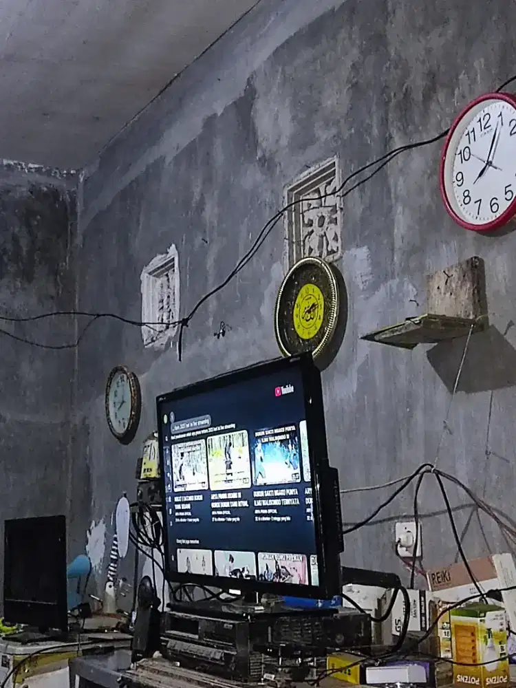 “Nikmati hiburan keluarga dengan gambar tajam dan suara mantap.