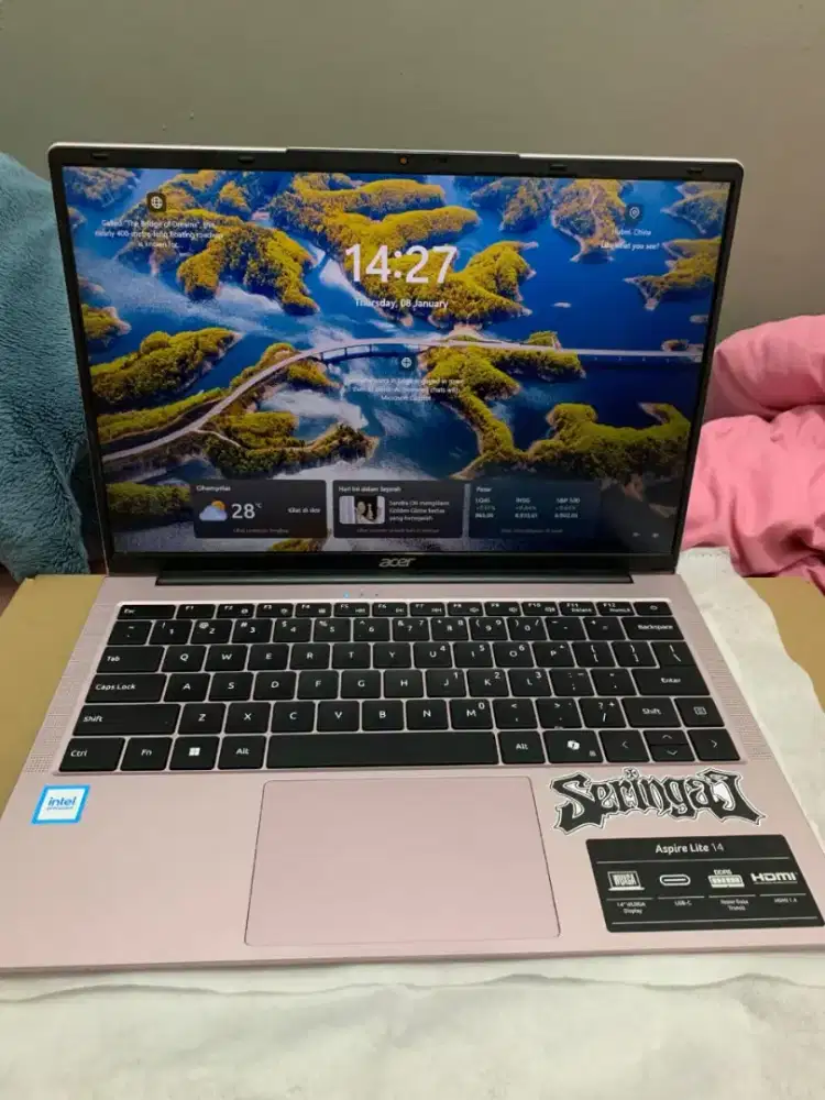 Laptop Acer pemakaian Baru 5 bulan