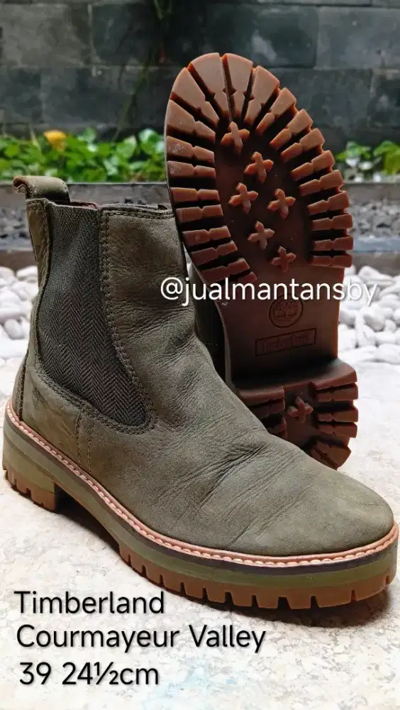 Like New TIMBERLAND Courmayeur Valley Chelsea Boots