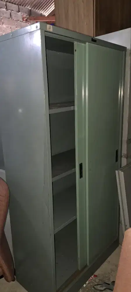 Lemari arsip pintu slidding besi
