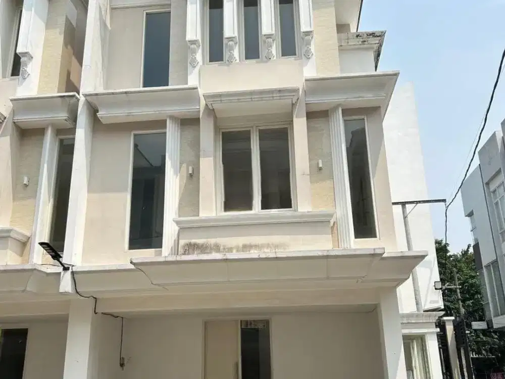 Dijual Cepat Rumah Townhouse di Dharmahusada Indah Barat