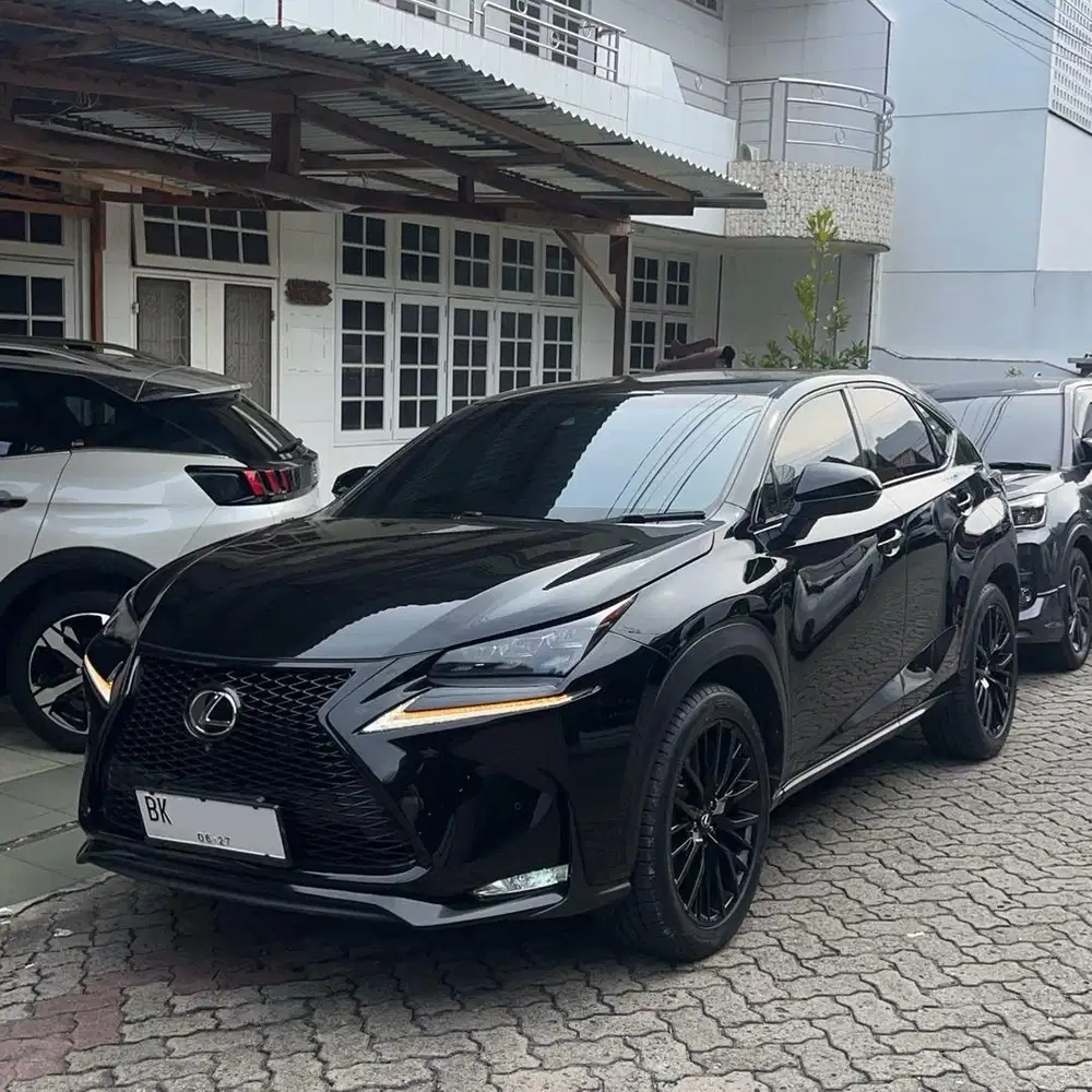 ( Mulus ) Lexus NX200-T F Sport 2015 Tipe Terlengkap Black Edition