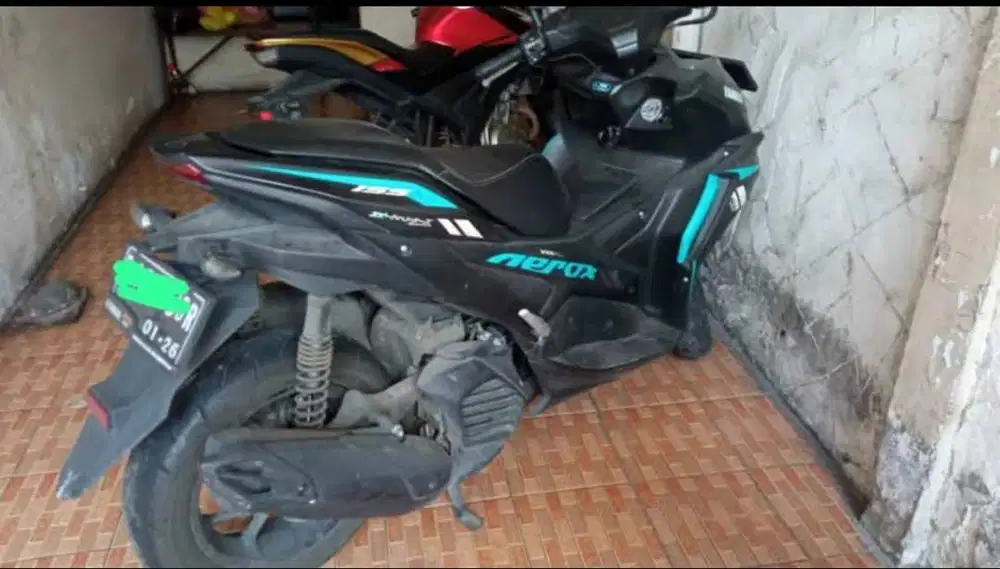 Jual cepat AEROX 2021 pajak hidup, mesin ori