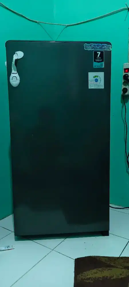 Di jual kulkas merk aqua