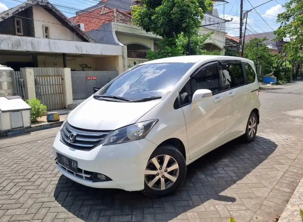 HONDA FREED 1.5 E PSD MATIC 2010 PUTIH ISTIMEWAH