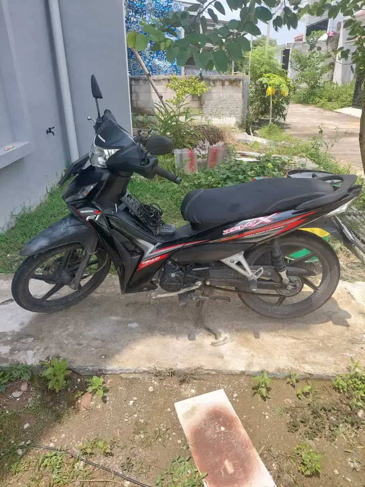 Dijual motor honda Revo X tahun 2020, km 36.000