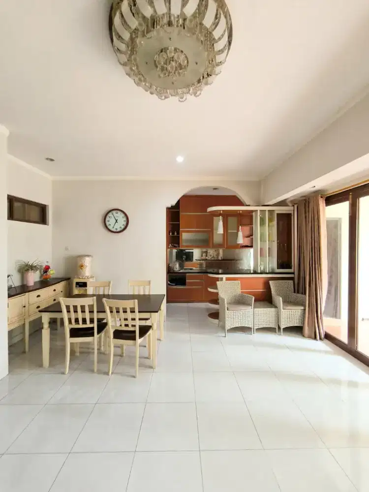 rumah murah halaman belakang luas di discovery residence