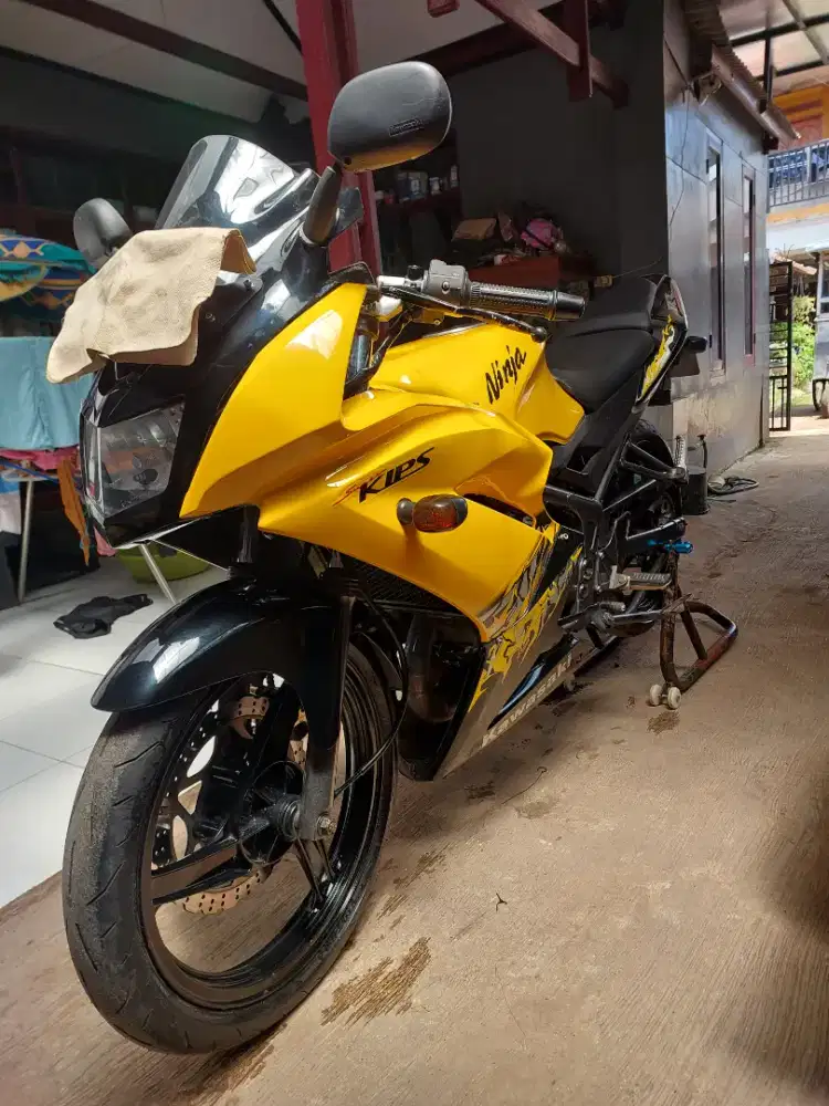 Dijual ninja rr tahun 2013 warna kuning ( langka )