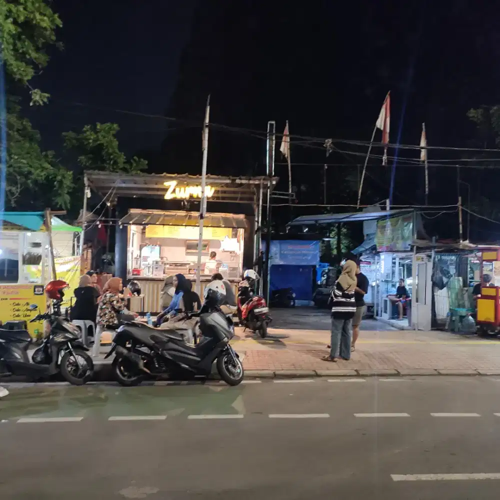 Cari karyawati jaga boot makanan dan minuman