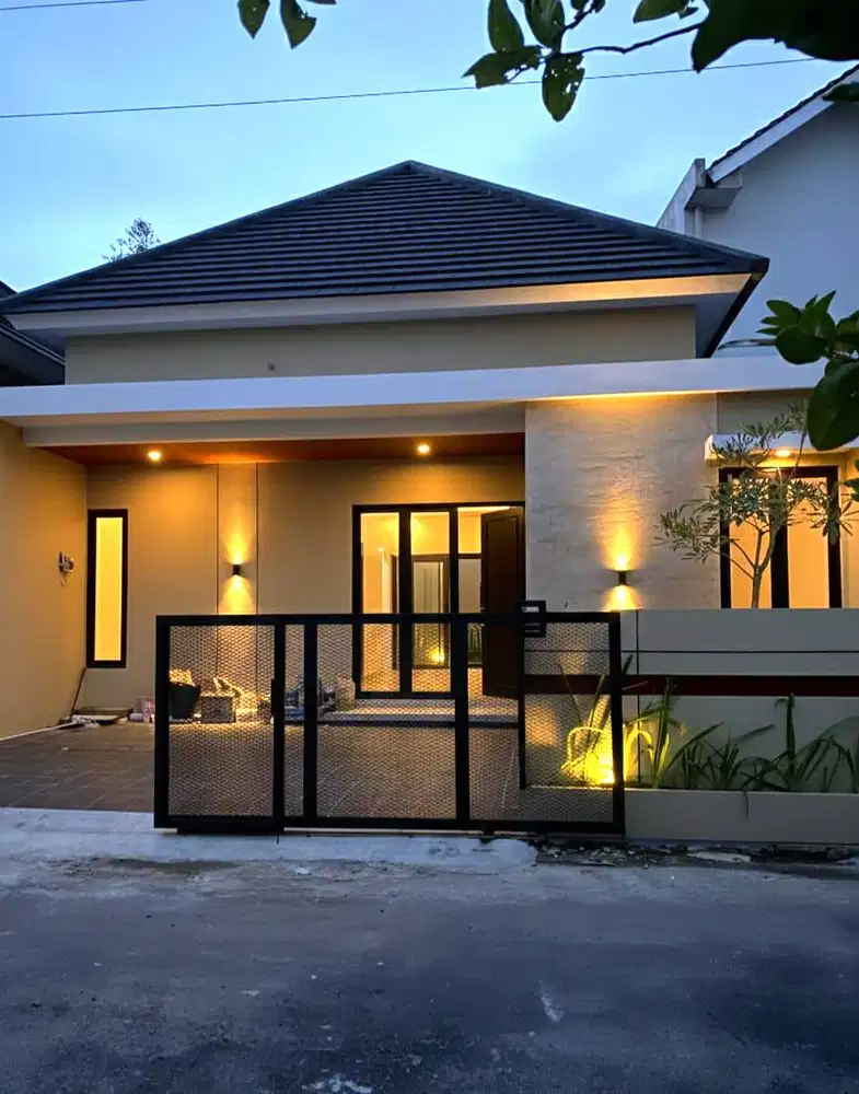 Rumah Baru Modern dan Nyaman dekat Jalan Raya Caturharjo