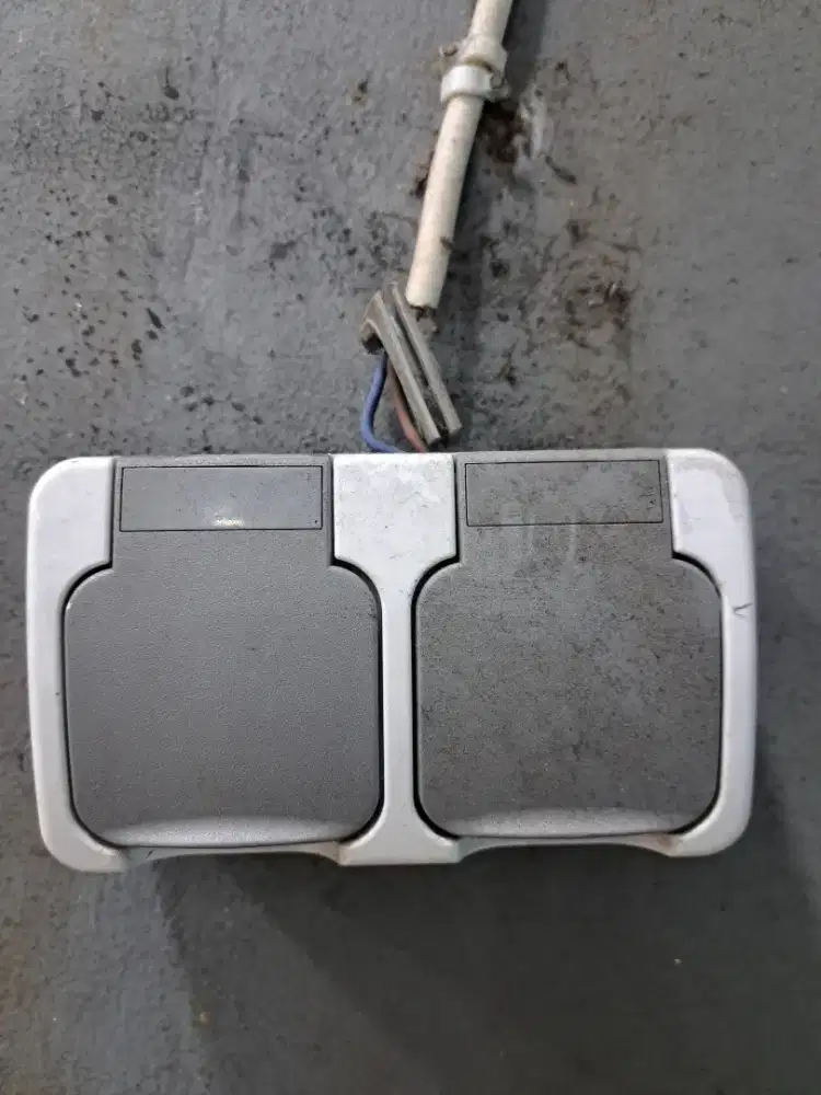 Stop kontak double broco