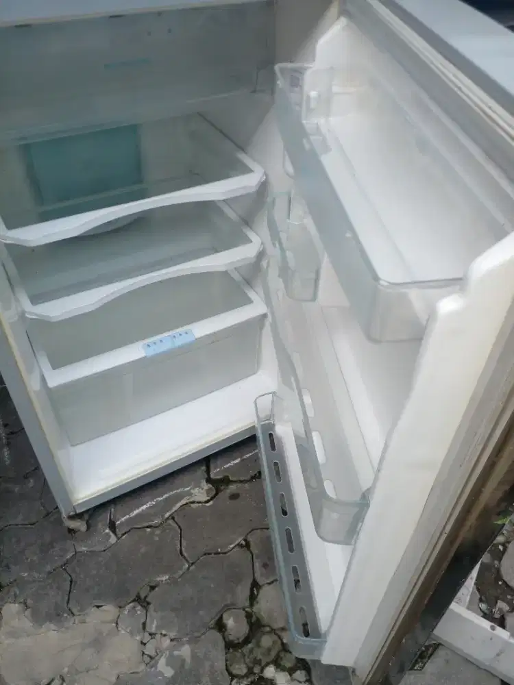 Kulkas hitachi 2 pintu normal