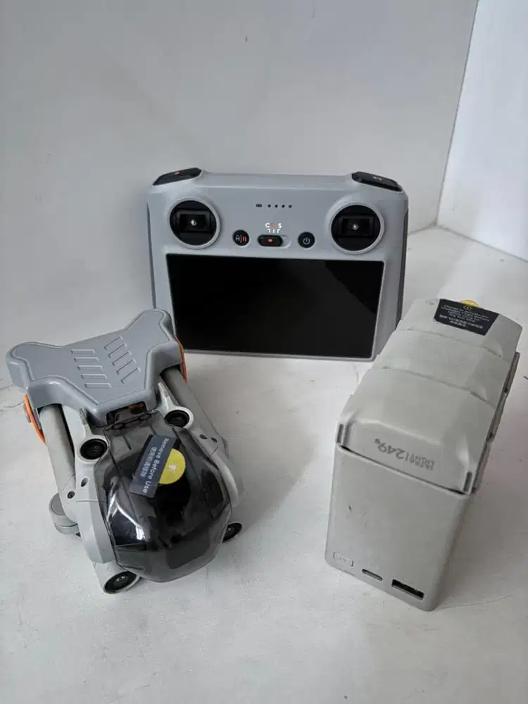 Drone DJI Mini 3 Fly More Combo Plus (dengan Remote RC)