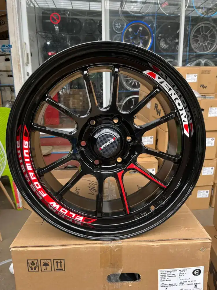 Velg venom 5 ring 18 lebar 9 pcd 6x139,7 ET 0 black glossy 4pcs