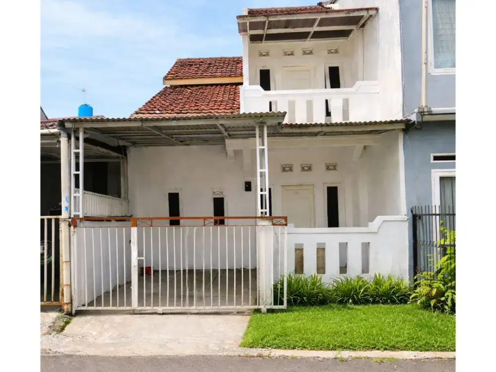 DISEWA RUMAH 2 LANTAI TAHUNAN SEMI FURNISH SIAP HUNI HARGA NEGO SENTUL CITY SG123
