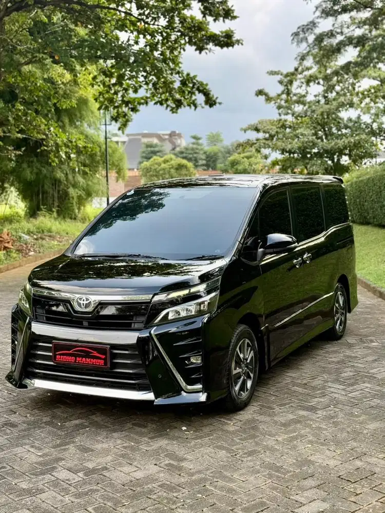 TOYOTA VOXY 2.0 AT 2020
