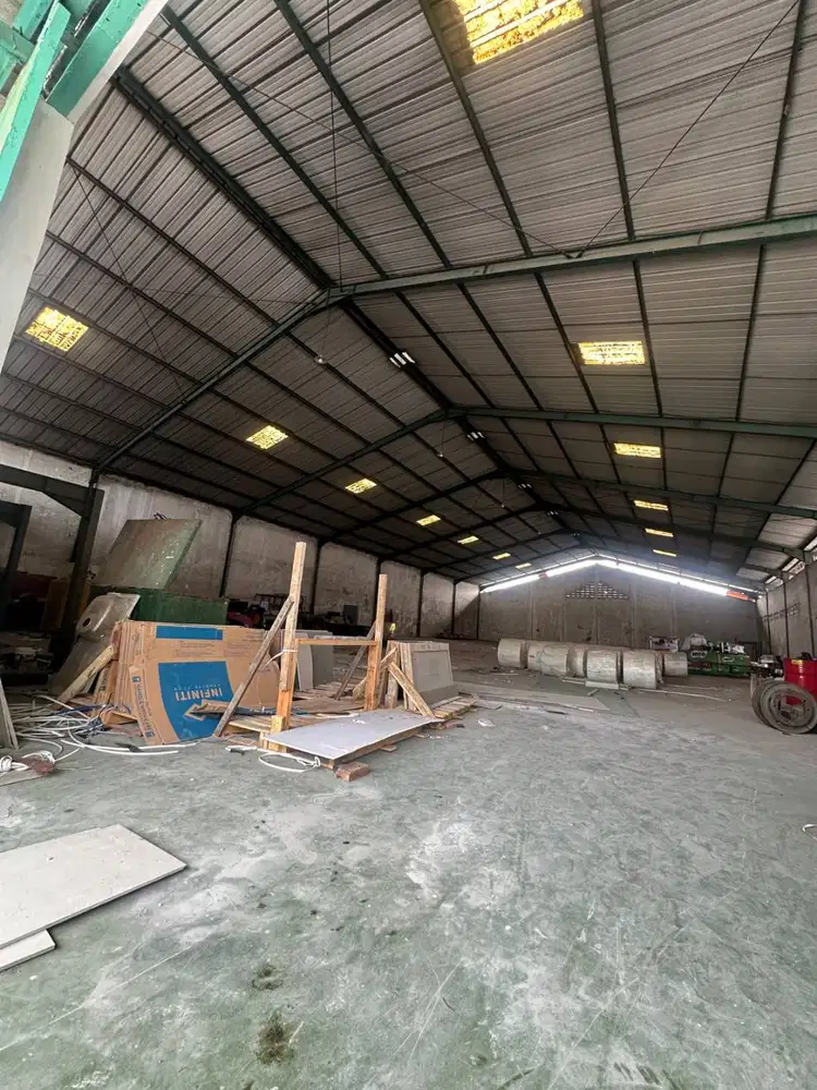 DISEWAKAN GUDANG DI SURIMULIA MARGOMULYO BEBAS BANJIR DEKAT TOL