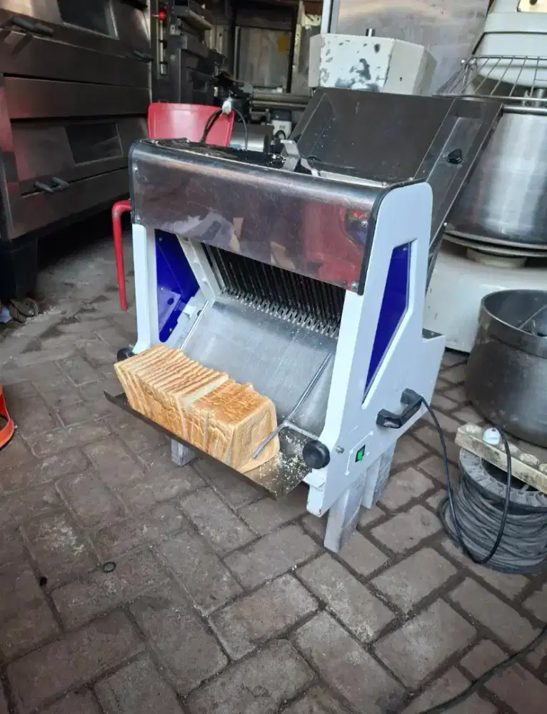 Mesin bread slicer potong roti tawar uk. 1.2 cm merk Chung hou Taiwan